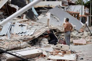 La esperanza por encontrar cuerpos con vida se desvanece tras 4 días de sismo en Venezuela