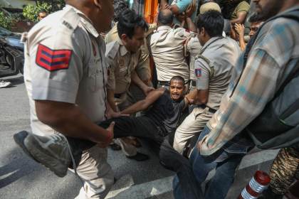 Varios heridos y más de 1.000 detenidos en la protesta paralizada de la generación Z india