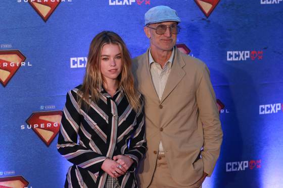 Milly Alcock deslumbra en México tras presentar a la nueva heroína ‘Supergirl’