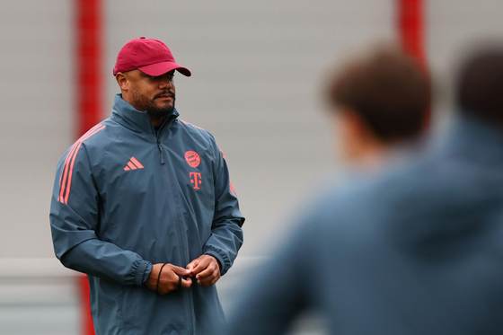 Kompany: "Estoy seguro de que Olise algún día será de los mejores del mundo"