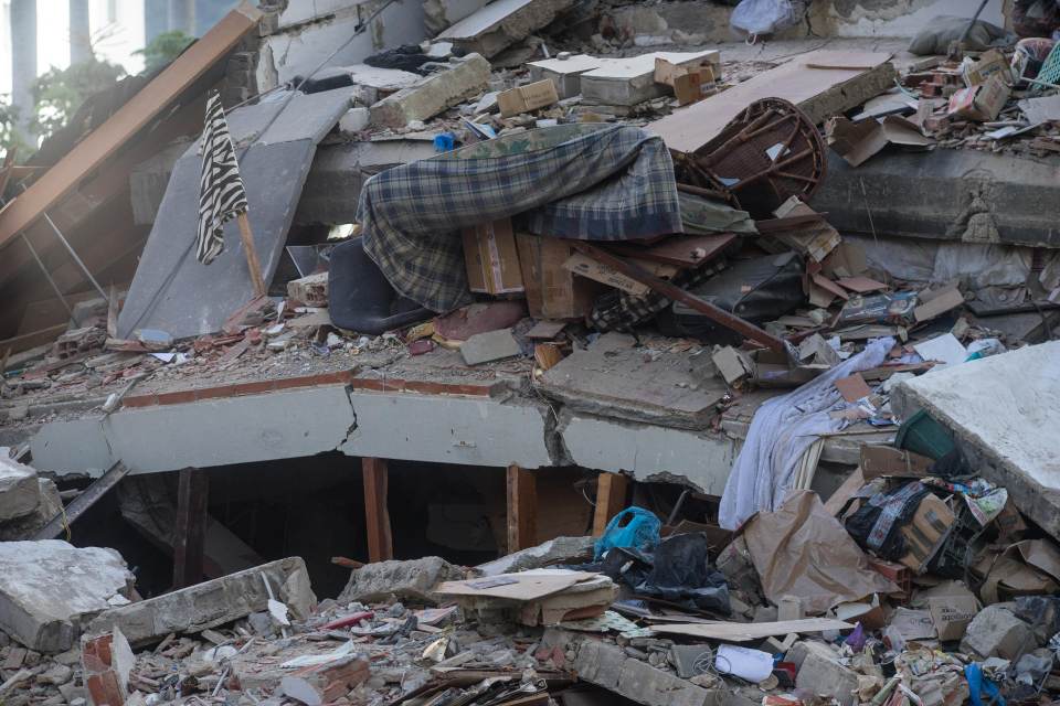 El mundo se vuelca sobre Venezuela con equipos de rescate y ayuda humanitaria