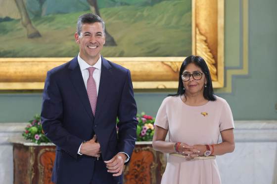 Rodríguez despide a Peña en Caracas tras un encuentro para "unir" a Venezuela y Paraguay