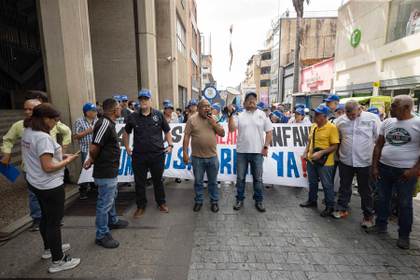 Docentes universitarios protestan en Caracas para denunciar que la crisis salarial persiste