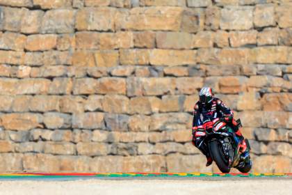 Marco Bezzecchi suma su tercera 'pole' de la temporada y el récord absoluto de Motorland