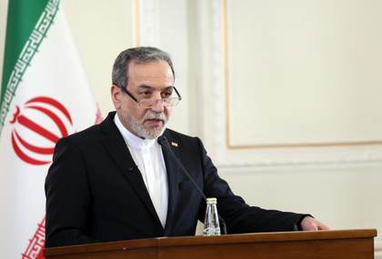 Araqchí defiende los ataques a los países del Golfo como "autodefensa únicamente" contra EEUU