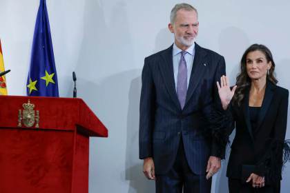Los reyes se reúnen con españoles que viven en Finlandia y les agradecen "explicar" España