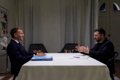 Macron se reúne con Zelenski en Nueva York y le promete apoyo de cara al invierno
