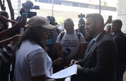 Defensora recibe a familiares de detenidos en operativos fronterizos en Venezuela