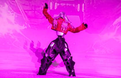 Los robots se suben al escenario para bailar K-pop en un nuevo parque temático en Seúl