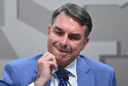 Flávio Bolsonaro promete sumar a Brasil al Escudo de las Américas si gana las elecciones