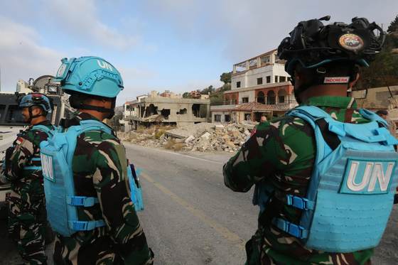 Muere un casco azul serbio y dos españoles son heridos por fuego de morteros en Líbano