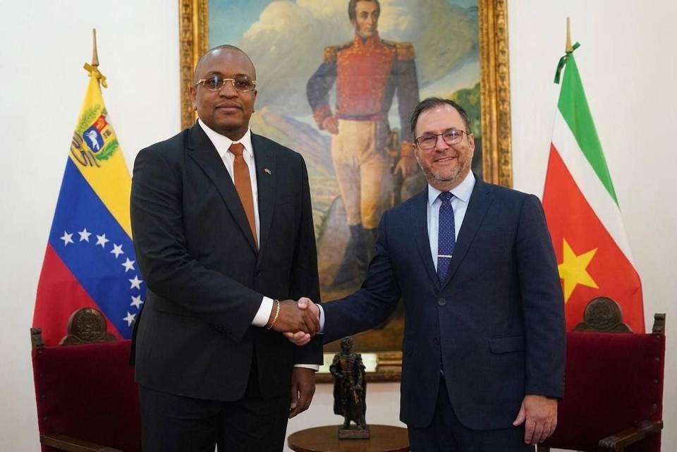 Venezuela y Surinam evalúan cooperación en áreas de turismo, pesca, transporte y energía