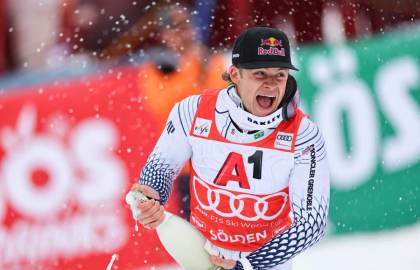 El brasileño Lucas Pinheiro empieza fuerte ganando el Gigante de Sölden