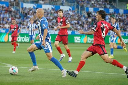 1-2. El Rayo remonta en Vitoria, pero no llega a puestos europeos