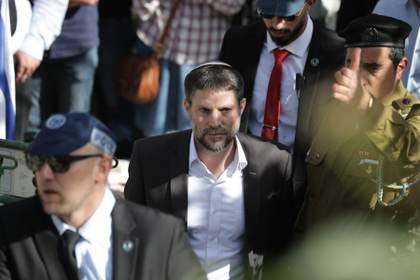 Ministro israelí llama a derruir 100 edificios en Beirut por cada dron que dañe a soldados