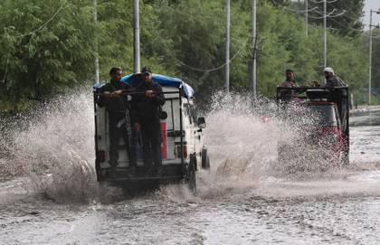 Al menos diez muertos y varios desaparecidos por inundaciones en la Cachemira india