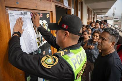 Triple empate técnico en Perú para ir a segunda vuelta ante Fujimori en Perú, según Ipsos