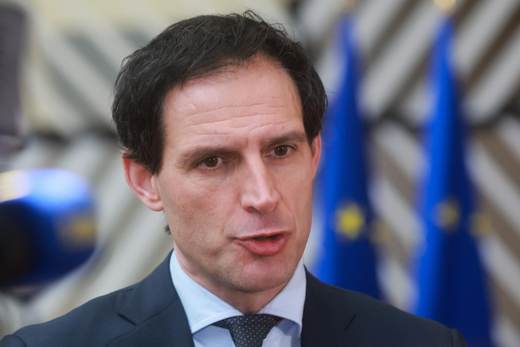 Los países de la UE discrepan sobre el futuro del CO2 en los coches, con el barril a 100 dólares