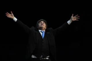 Milei afirma en Madrid que gracias a Donald Trump el socialismo "se está haciendo pedazos"