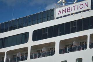 El crucero que estuvo confinado con un brote de gastroenteritis sale del puerto de Burdeos