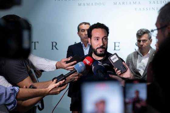 'Travesías': los rostros e historias detrás del viaje de los menores migrantes a España