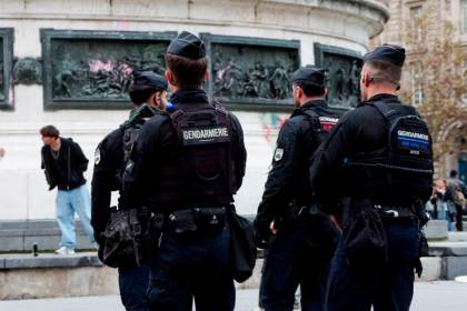 París y Lyon decretan también toques de queda mientras el Gobierno señala a la ultraizquierda