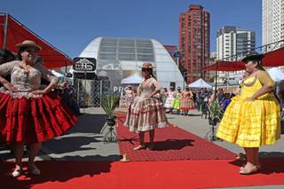 La 'Pasarela Andina', un escaparate para la moda y la reactivación económica de La Paz