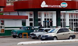 Cuba deja de fijar los precios minoristas para el combustible, por motivos económicos