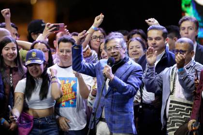 Petro dice que el gobierno de De la Espriella será "breve" e insiste en un supuesto fraude