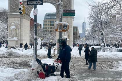 Mamdani pide respeto para Policía de Nueva York tras videos de ataques con bolas de nieve