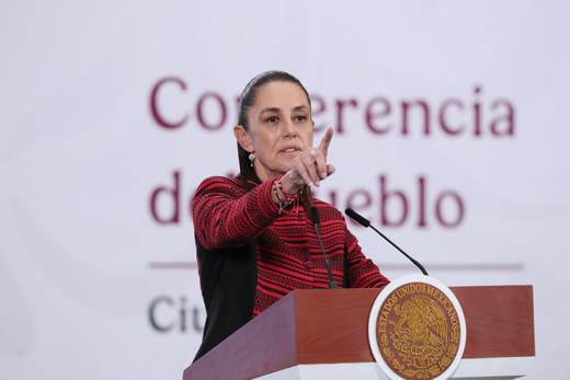 Sheinbaum dice que México trabaja con Cuba para reactivar el envío de petróleo a la isla