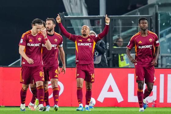 3-0. Malen permite al Roma soñar con la 'Champions'