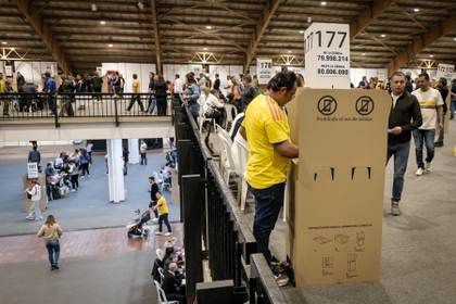 La segunda vuelta electoral en Colombia tuvo una participación récord del 63,59 %