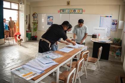 Empresa dice que cumplió con repartir material de elecciones en Perú y exige disculpas