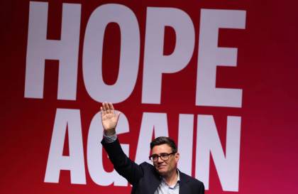 Emotivo discurso de Burnham en el congreso, con promesas muy queridas por el laborismo