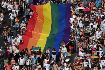 La Marcha del Orgullo de Budapest celebra volver a la "legalidad" tras la caída de Orbán