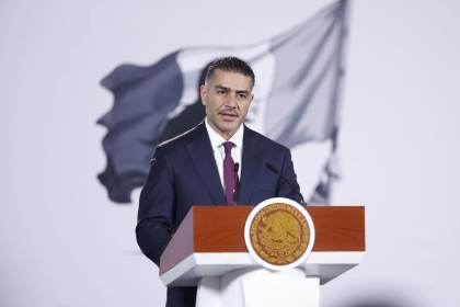 Gobierno de México defiende la liberación de líder criminal a cambio de agentes retenidos