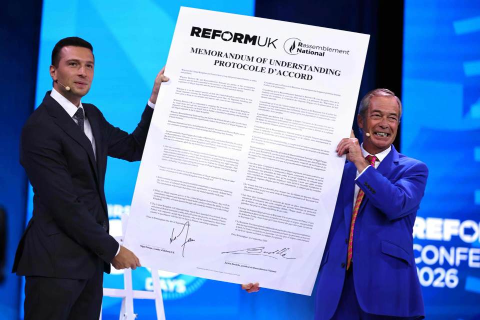Farage y Bardella firman 'acuerdo' para combatir la inmigración ilegal si llegan al poder