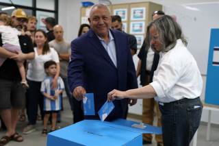El líder opositor Eisenkot deposita su voto y pide a los israelíes mandar a Netanyahu "a casa"