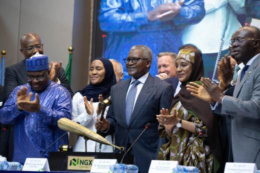 La mayor refinería de África sale a bolsa en Nigeria para recaudar 1.400 millones de euros