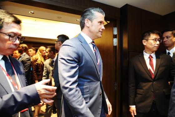 Paciencia en Irán, continuidad con Taiwán y presión a la OTAN: Hegseth en Singapur