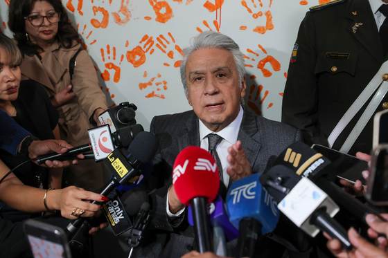 Expresidente de Ecuador Lenín Moreno niega sobornos y acuerdos con Gobierno de Noboa