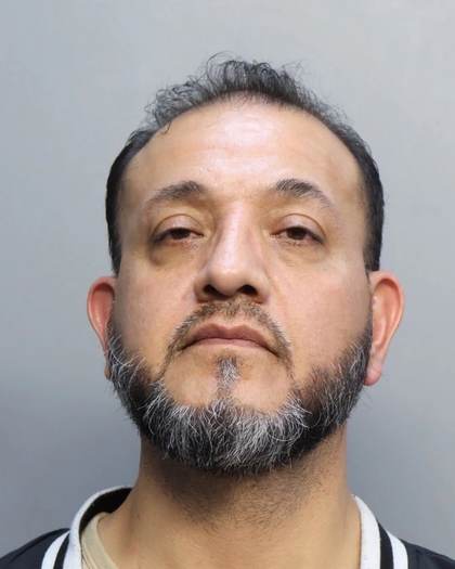 Imputan en Miami a pasajero que intentó abrir puertas de avión en vuelo desde Puerto Rico