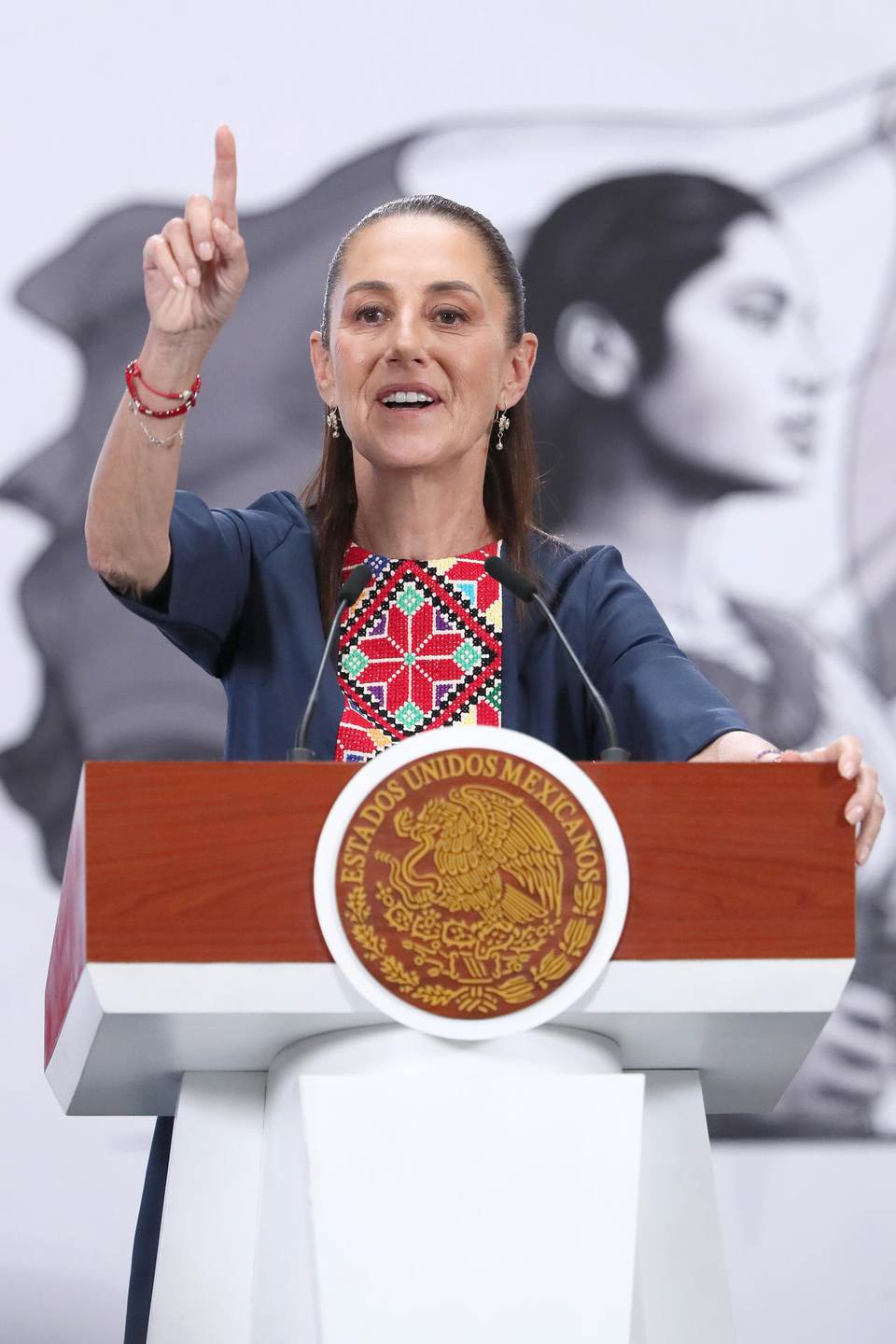 Sheinbaum espera que caso de exalmirante detenido en Argentina no derive en tema político