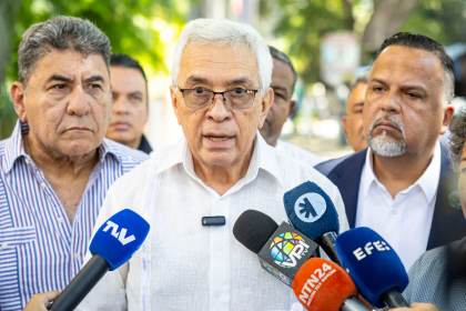 Una coalición opositora exige fecha "precisa y próxima" de presidenciales en Venezuela