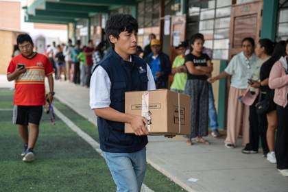 Jefe de jurado electoral de Perú admite "serias irregularidades" en los comicios