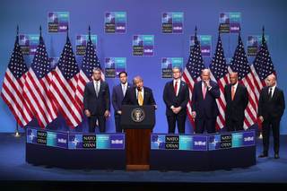 Trump amenaza con una respuesta "mucho peor" si Irán vuelve a atacar barcos en Ormuz