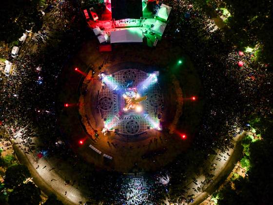 Miles de mexicanos salen a las calles a festejar el triunfo del Tri ante Corea