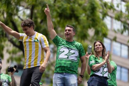 Flávio tiñe São Paulo de verde y amarillo con una marcha horas antes del debate con Lula