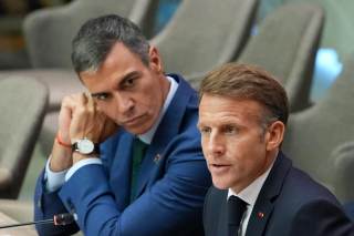Macron, Sánchez y Albanese piden regular IA para niños y no repetir errores de las redes